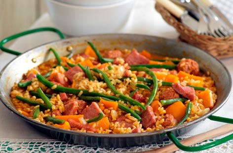 Take a twist on a traditional paella, by using smoked gammon steak and sausages instead of chicken and chorizo. Super-easy, super-quick and super-tasty, orange peppers and green beans add some veg and crunch.